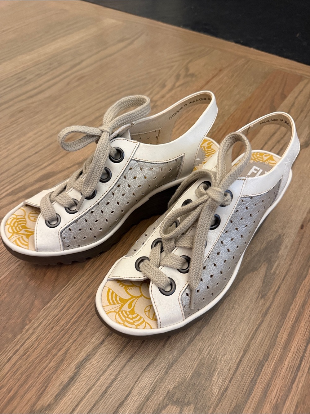 NWOT Fly London Lace up Wedges Style Yuta617Fly Sz 39